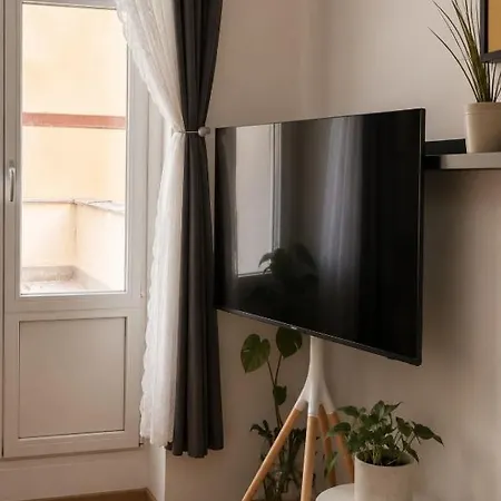 2 Station Smart Tv, 45m2 Prag